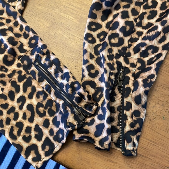3/$10 Forever21 leopard harem pants - Picture 5 of 5